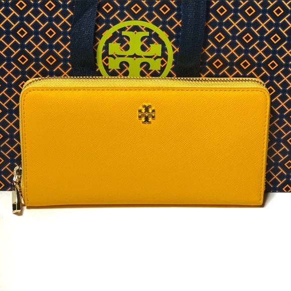 Tory Burch Handbags - Tory Burch Emerson Zip Passport Continental Wallet